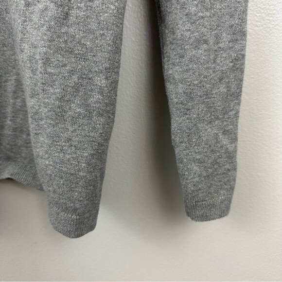 Tommy Hilfiger Grey V-Neck Sweater Size Medium - Picture 6 of 10